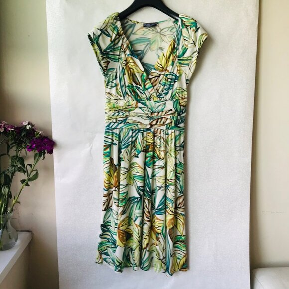 Women's Summer dress Green /Multicolor  Knee Length Size:S  Pre-Owned - Picture 1 of 6